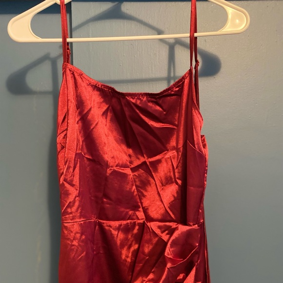 Formal burgundy red dress. Brand new from Shein. Size large. - Picture 6 of 6